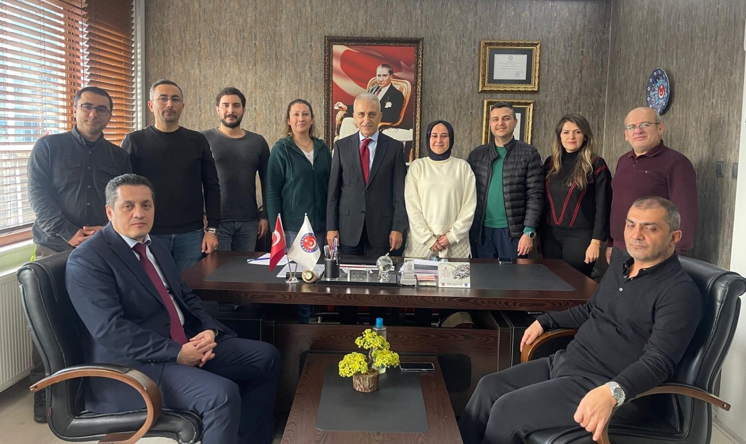 Çeker Acı Gerçeği Paylaştı: 100 Bin Kişiye 239 Doktor Düşüyor!
