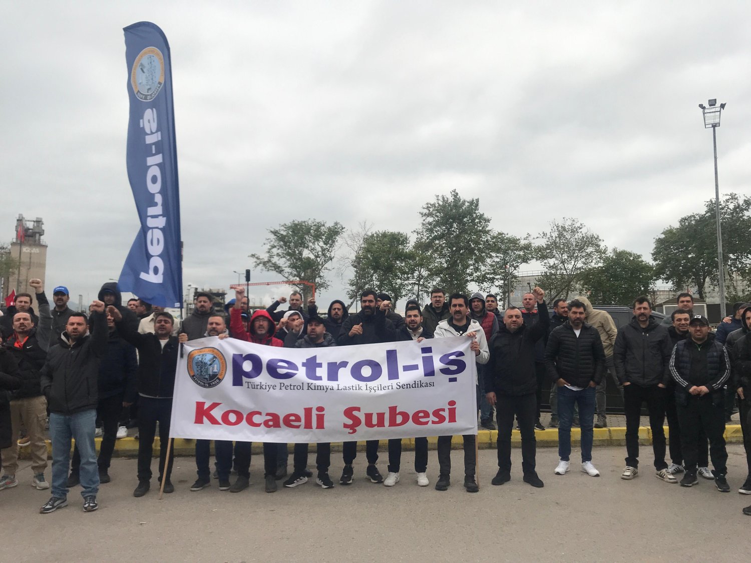 Eylemdeki TÜPRAŞ İşçileri 1 Mayıs’ta İstanbul’a Gidecek!