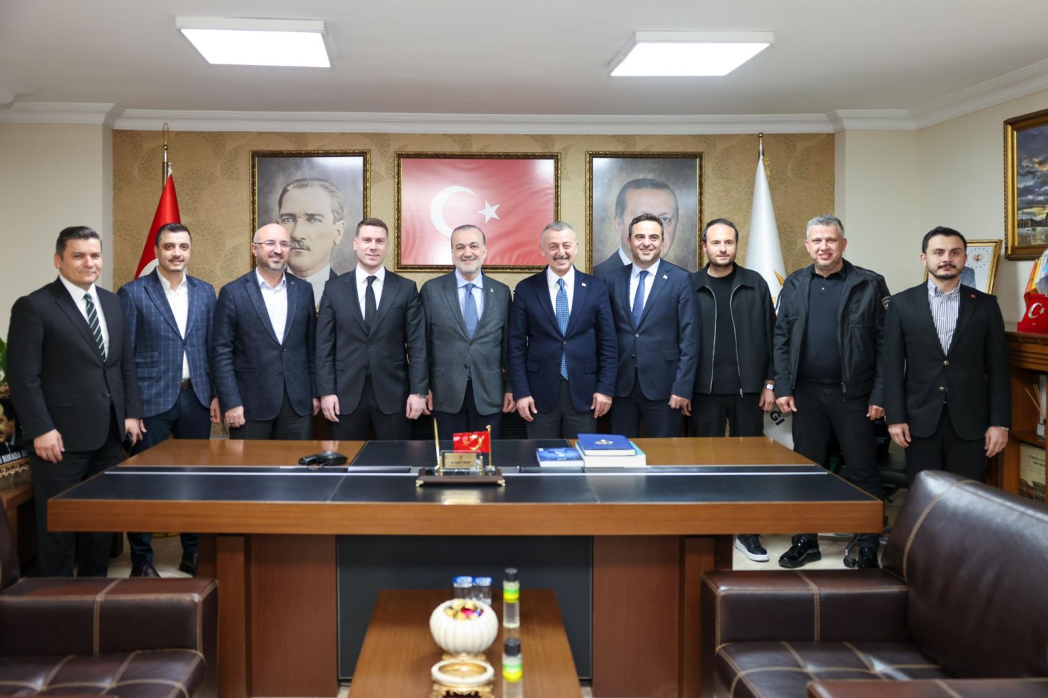 AK Parti 16 Mayıs’a Tam Kadro Hazırlanıyor