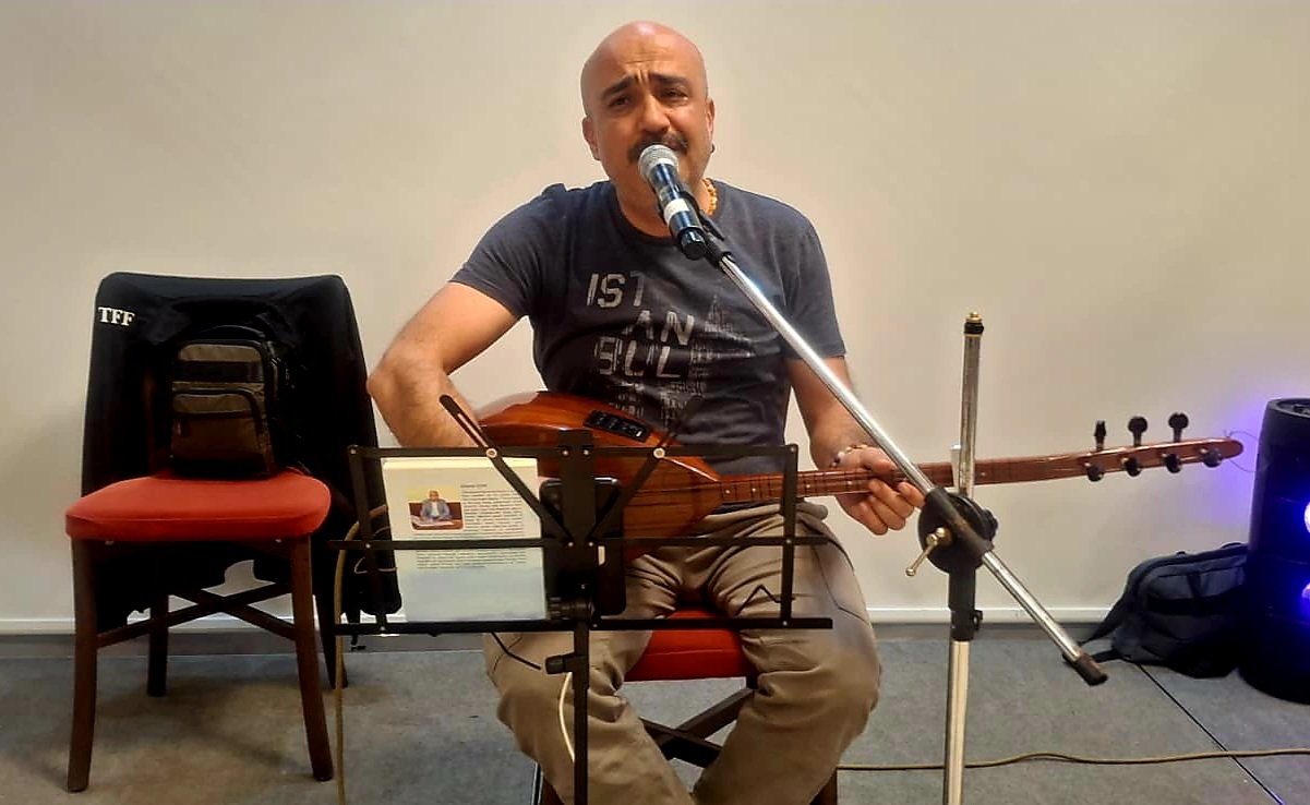 Ozan Dadal, Türküleriyle Anadolu’nun Sesini Yaşatıyor