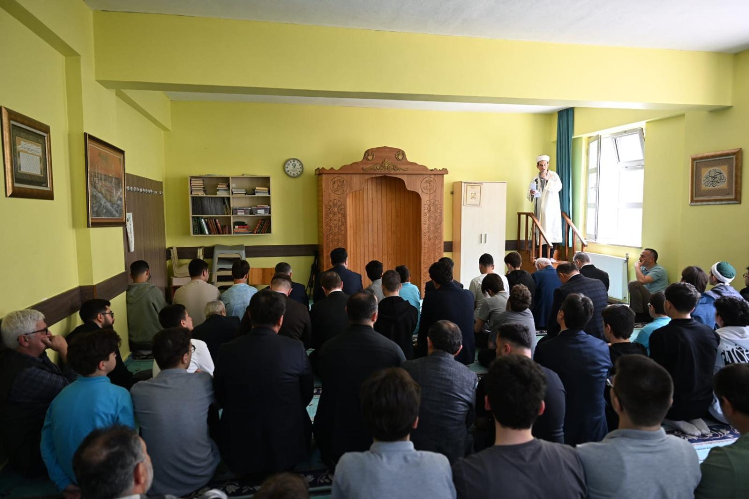 Vali Aktaş İle Başkan Büyükakın Öğrencilerle Cuma Namazı Kıldı
