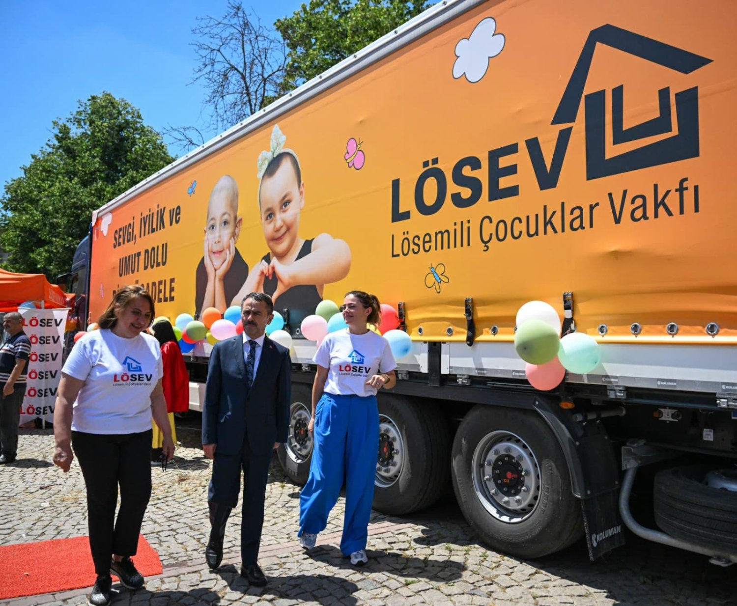 İzmit’te Lösev Tırı Umut Dağıttı